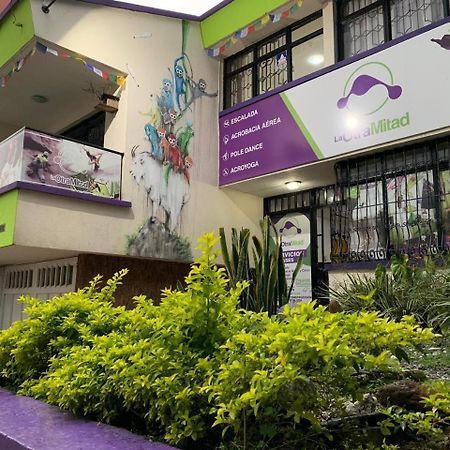 La Otra Mitad Hostel Армения Екстериор снимка