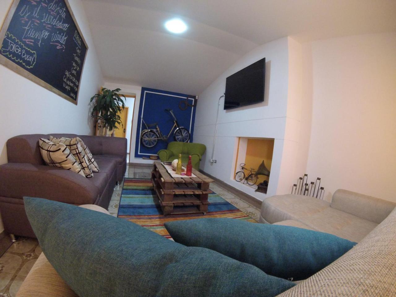 La Otra Mitad Hostel Армения Екстериор снимка